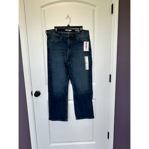 NWT Wrangler Relaxed Bootcut Men's Jeans Size 34 x 30